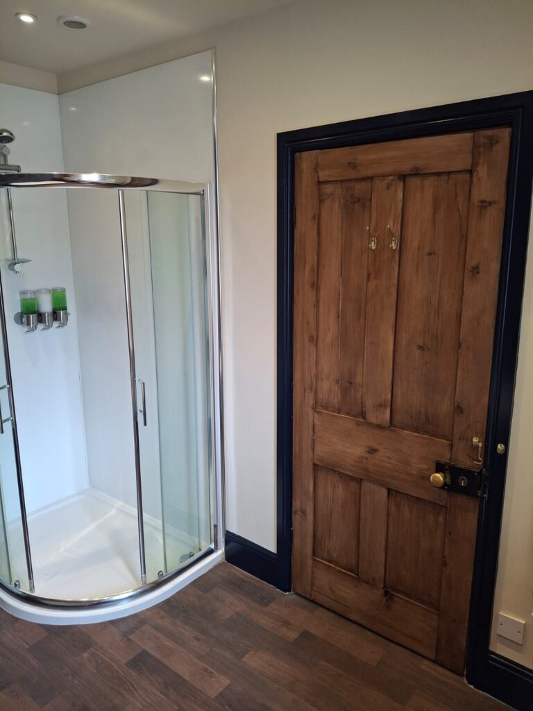 Redecorated 2026, charming and cosy modern bathroom