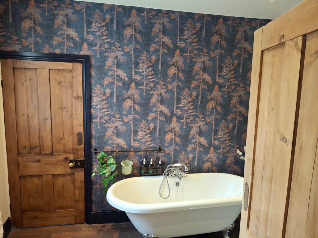 Redecorated 2026, charming and cosy modern bathroom