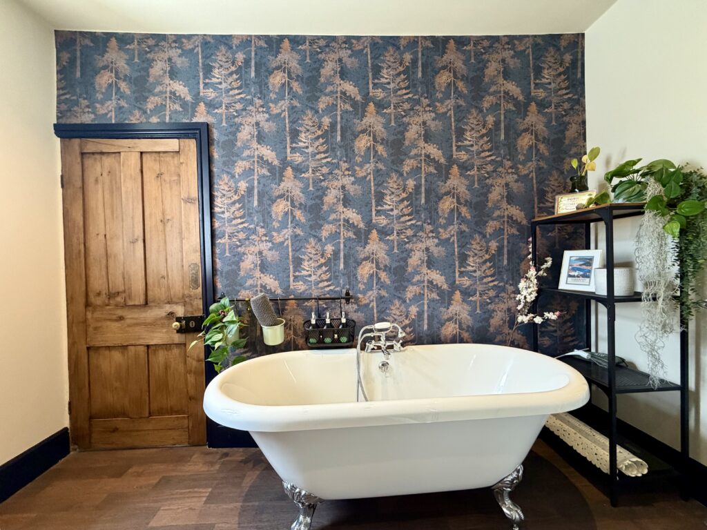 Redecorated 2026, charming and cosy modern bathroom